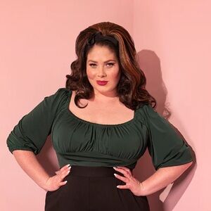 VACATION BLOUSE IN HUNTER GREEN - VIXEN BY MICHELINE PITT